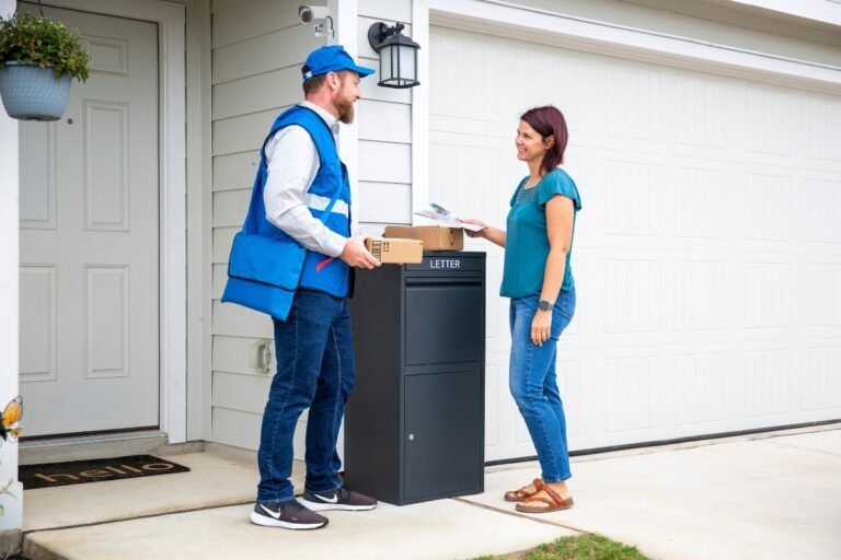 Courier and homeowner chatting in front of the Feliluke secure package delivery box at the doorstep.